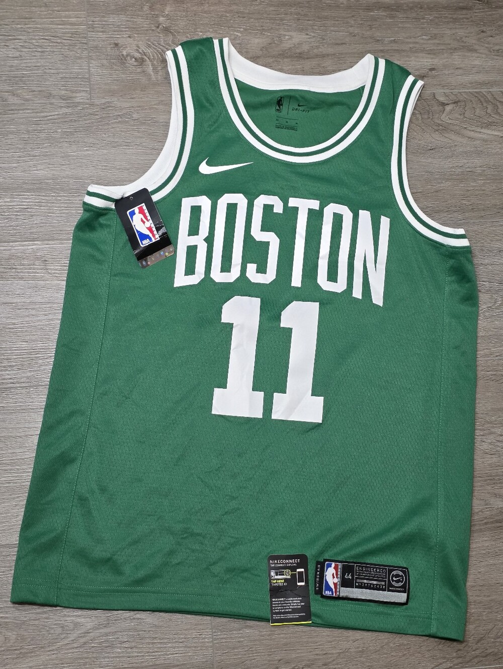 New Boston Celtics Kyrie Irving #11 NBA Jersey Nike Swingman Mens Sz M 44